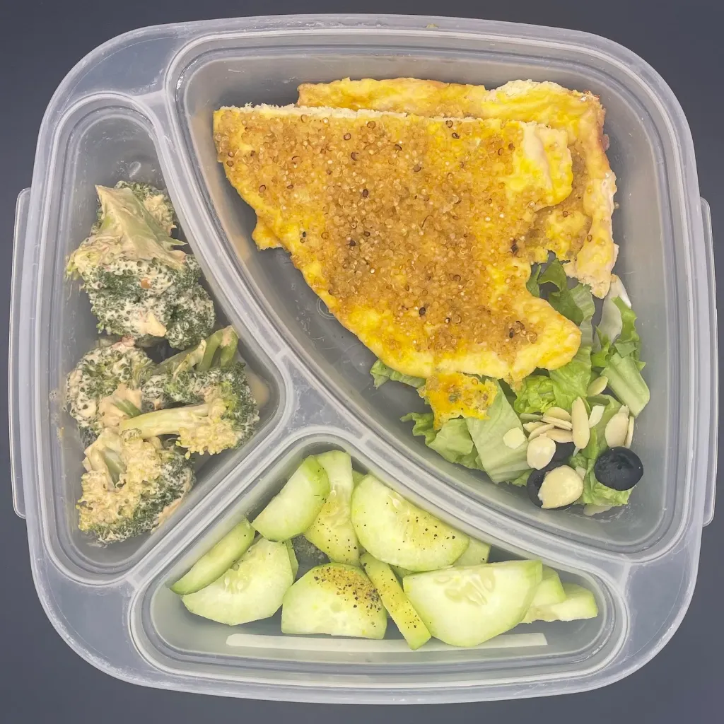 High Protein | Viernes | Desayuno | Pechuga empanizada con quinoa