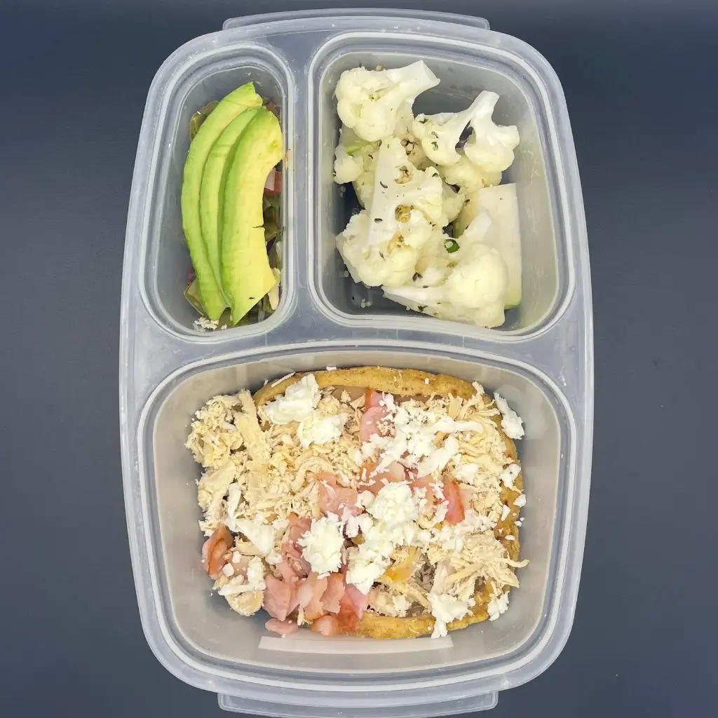 Kids | Jueves | Desayuno | Sopes con pollo