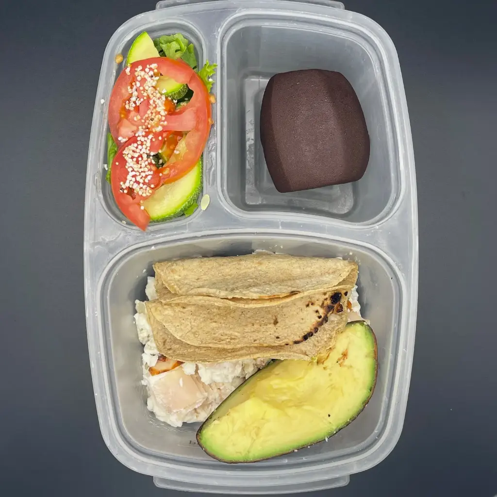 Kids | Martes | Desayuno | Claras c/jamón y quesadillas