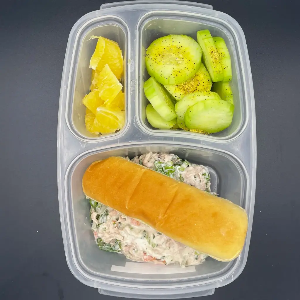 Kids | Lunes | Cena | Hotdog de ens. atún