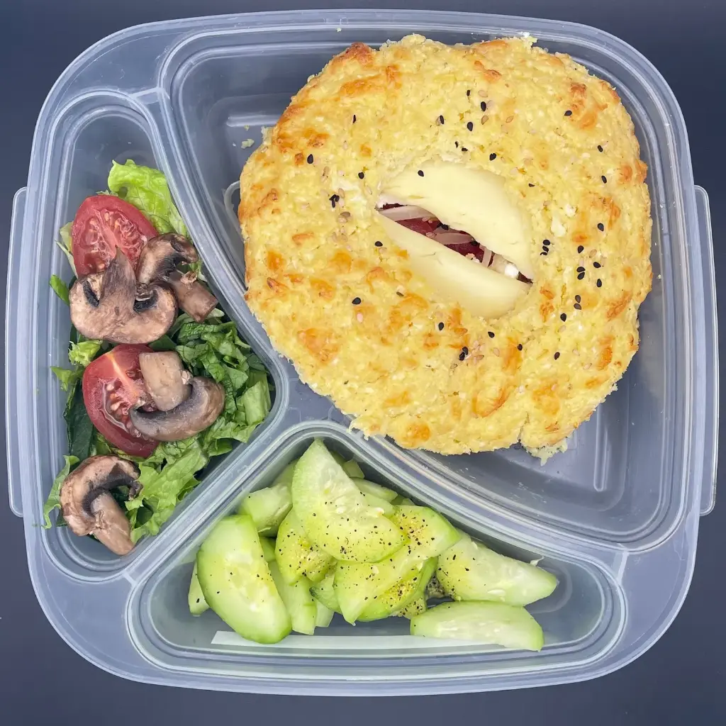 Low Carb | Lunes | Desayuno | Bagel keto de carnes frías