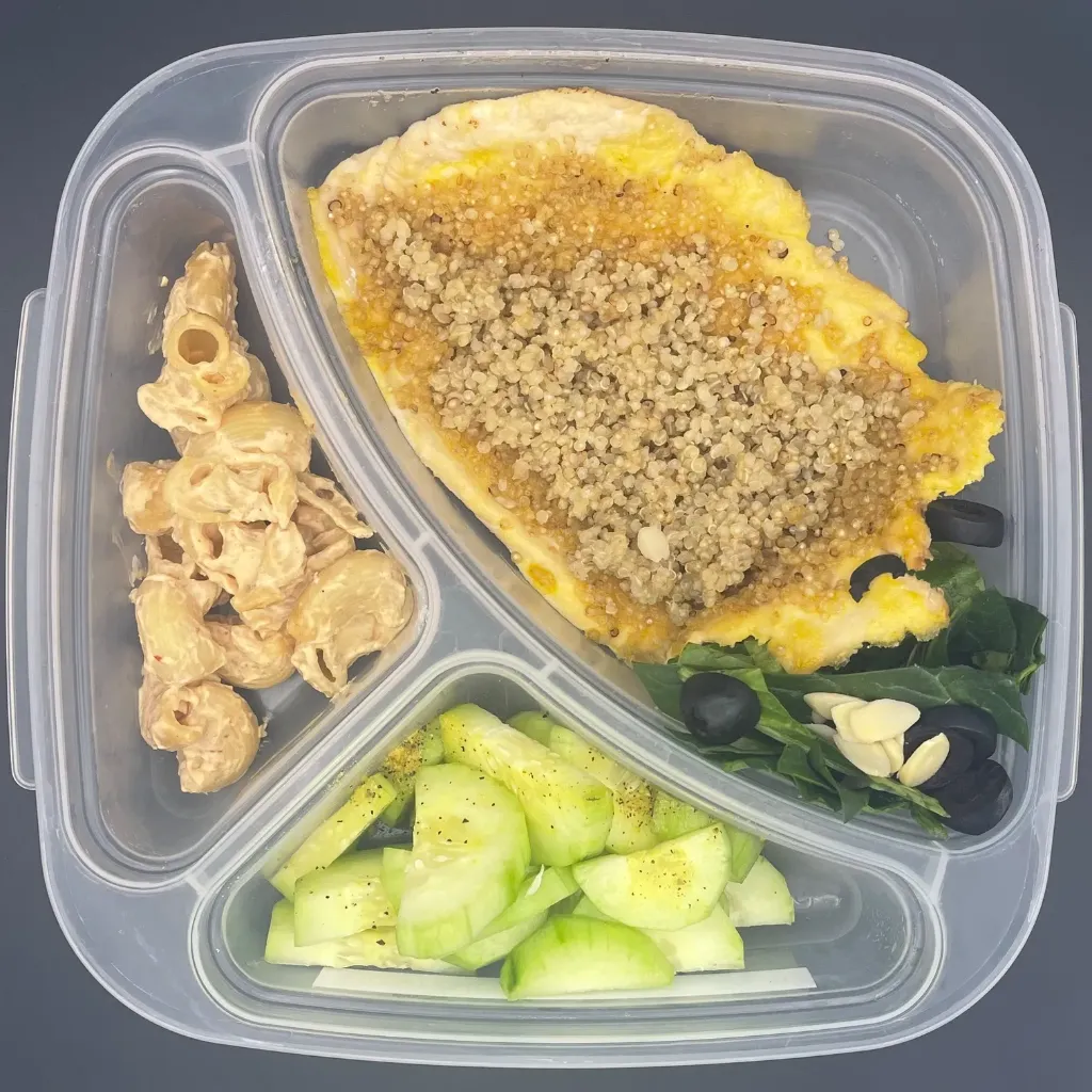 Saludable | Viernes | Desayuno | Pechuga empanizada con quinoa