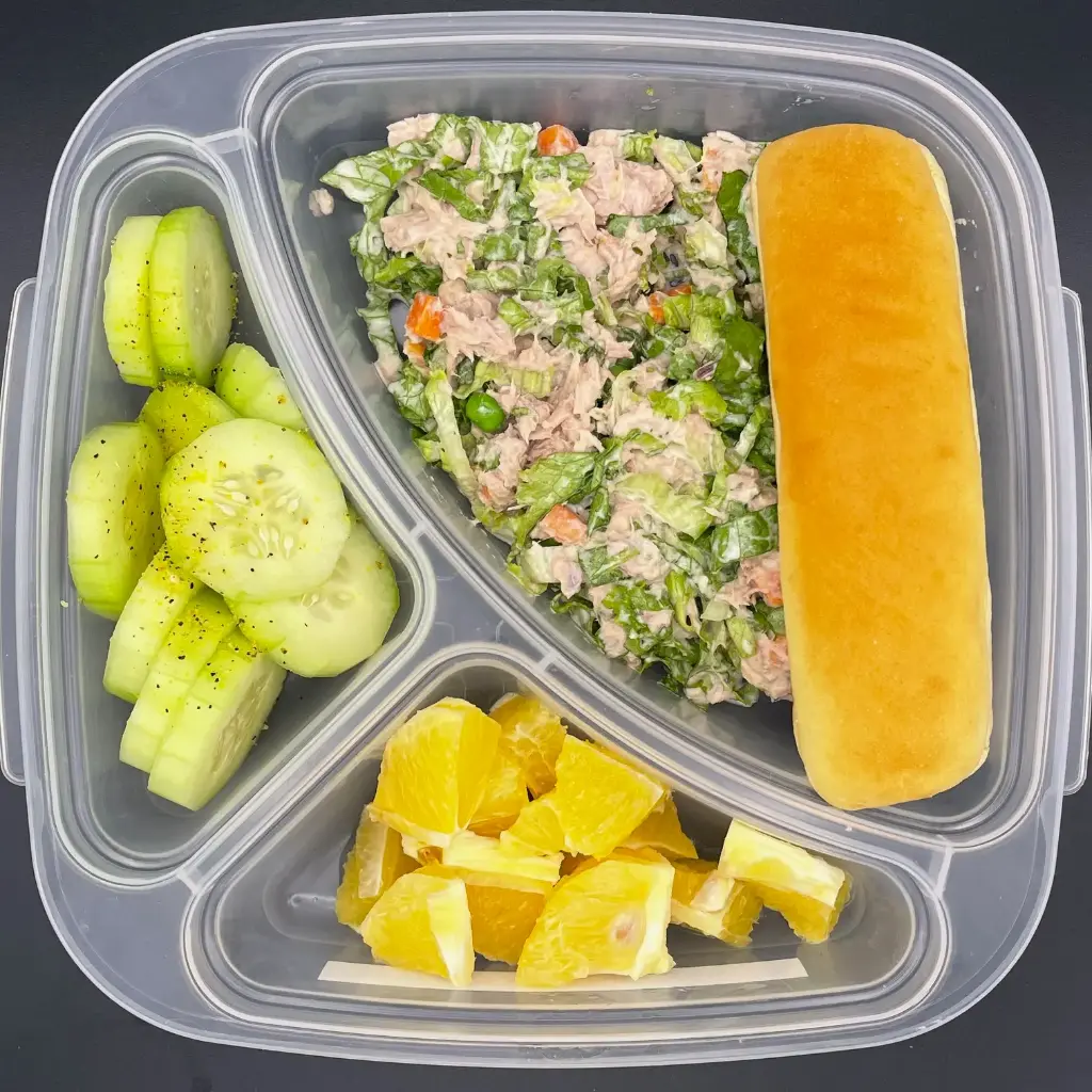 Saludable | Lunes | Cena | Hotdog de ens. atún