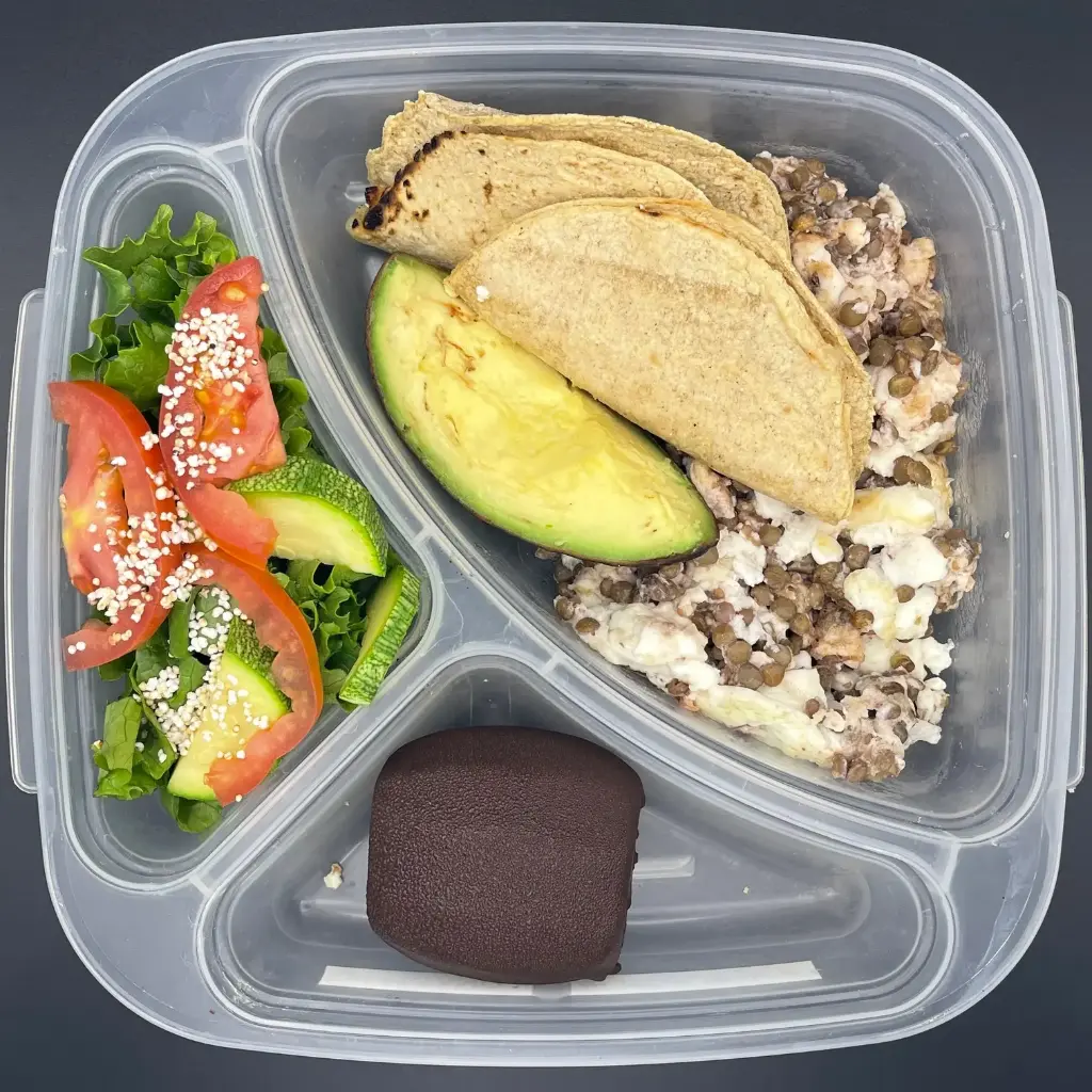 Veggie | Martes | Desayuno | Claras c/lentejas y quesadillas